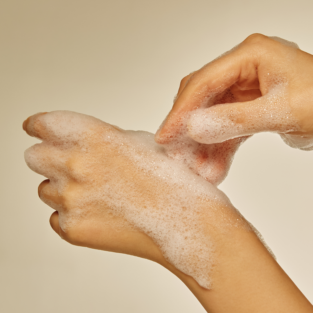 HYGGEE pH Hyaluron Gel Cleanser 200ml - styled shot