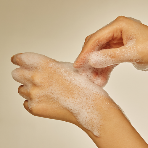 HYGGEE pH Hyaluron Gel Cleanser 200ml - styled shot